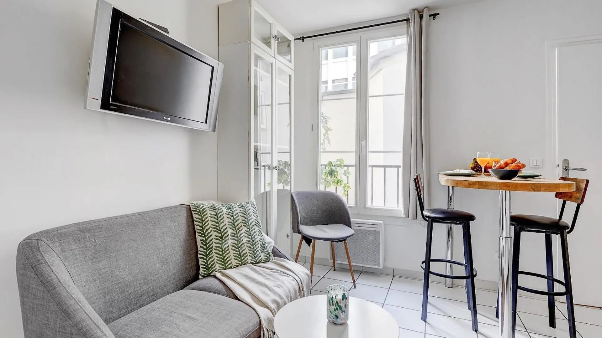 Cozy Stay Near Eiffel Tower & Invalides & Seine Paris Apartment