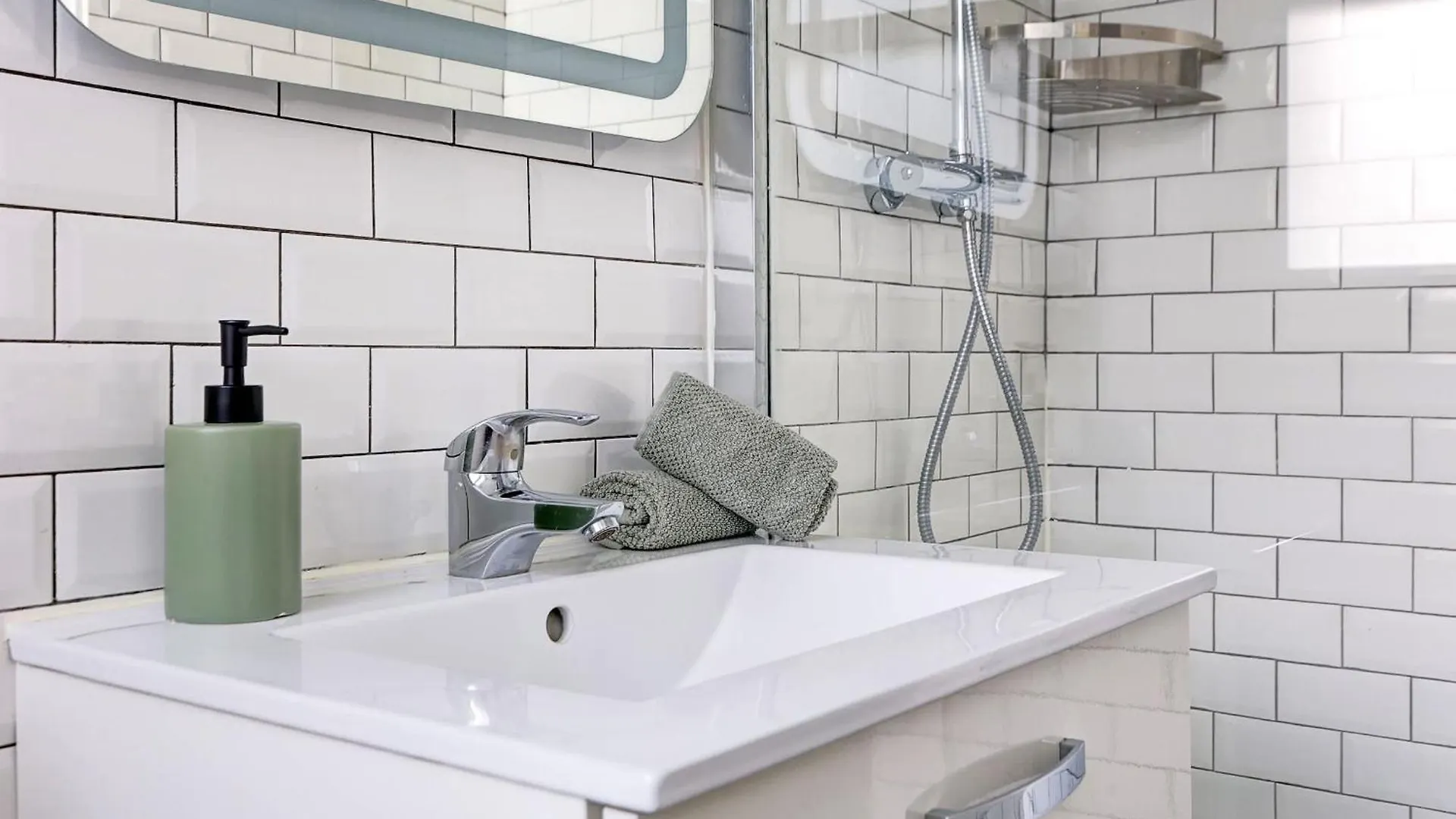 Cozy Stay Near Eiffel Tower & Invalides & Seine Paris Apartment